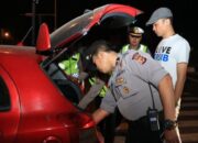 Petugas Gabungan TNI-Polri Melakukan Razia Di Perbatasan Bekasi Karawang