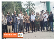 Karyawan PT.Toba Pulp Lestari  dan serikat pekerja melakukan Orasi Penuntutan Hak pesangon  sesuai undang undang