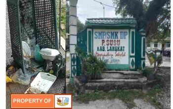 Sekolah Terkesan Terlantar, Sampah Berserak Di depan Kelas – Kinerja Kepsek DIpertanyakan