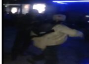 Pimred PostKeadilan, Simare (jaket kuning)duel lawan belasan orng pengaman HouseMusic NUC Bekasi