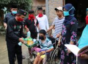 AMPHIBI & YASOS BKS  Gandeng TJSL Bagikan Paket Sembako Untuk Ratusan Warga Terdampak Covid-19