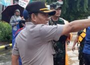 Banjir Melanda, Polisi Dan TNI Turun Tangan