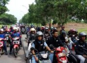RIBUAN BURUH DI KARAWANG TURUN KE DEPAN PEMDA KARAWANG