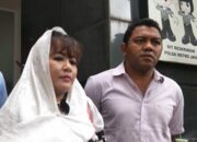 Dewi Tanjung Serahkan Bukti Atas Laporannya Di Polda Metro Jaya