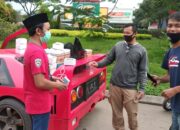 Komunitas Mobil Tua Bangka ( MATUBA ) Bekasi Bagikan Masker dan takjil