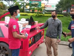 Komunitas Mobil Tua Bangka ( MATUBA ) Bekasi Bagikan Masker dan takjil