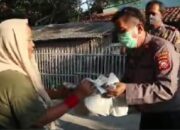 Polres karawang Polda Jabar AKBP Arif Racman Arifin S.I.K .M.H  Menyalurkan Bansos yang Disalurkan Langsung Kapolsek Iwan Ridwan SH