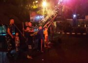 Kasdim bersama anak Anggota meriahkan malam Takbiran dengan pesta kembang api