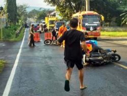 Akibat Tumpahan Oli di Jalan Raya Sejumlah Mobil dan Motor Tergelincir