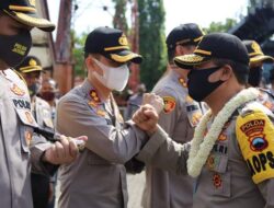 Kunjungan Kapolda Jateng ke Kota Pekalongan dalam rangka penyerahan Bantuan sosial dan Renovasi Masjid di Kompleks sat Brimob  Pekalongan