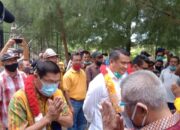 Ribuan Pendukung Pasangan Ideal-Sanolo Membludak, Menyabut Kedatangan Mereka Dari Bandara Binaka.