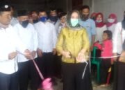 Hj Ratna Mahmud Cabub Musi Rawas No Urut 1  Nyambangi Kantor Partai Berkarya Di Desa Kalibening Kecamatan Tugumulyo.