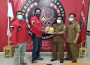 Kepala Dinas H. Sujana Ruswana SH.MH Sambangi Kantor sekretariat Pemuda Batak Bersatu (PBB) DPC. Kab. Karawang Di Sambut Langsung Ketua Bpk Tohap Simanullang SH dan Jajaran