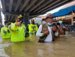 Bupati Subang H. Rohimat Dandim, Polres Turun Langsung Memantau Lokasi Banjir . Ngeri, … Penampakan Banjir di Rumah Warga Pamanukan Subang