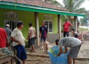 Salut !!! Antusias Warga RT 01 Desa Peninjauan Bergotong Royong Renovasi Mushola Al-Ikhlas