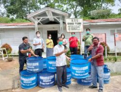 Hari lingkungan Hidup sedunia  PT.TPL bagikan tong sampah di 3 (Tiga) desa.