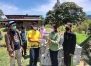 Kelompok pegiat Madu terima bantuan Paving Block dari PT.Toba Pulp Lestari dukung Ekowisata Taman Lebah.