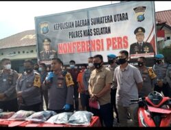 Polres Nisel Gelar Konferensi Pers Pembunuhan Bendahara Desa Saeru Melayu.