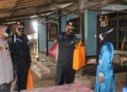 Yon D Pelopor Satbrimob PMJ kembali Bagi Sembako untuk Warga Kurang Mampu di Cikarang