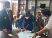PT TPL tbk Berikan KIPIN Guna Pembangunan SDM Unggul dikantor pemkab Toba