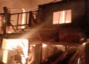 Damkar Deli Serdang Berhasil Memadamkan Kebakaran 10 Ruko Di Lubuk Pakam Deli Serdang Sumatera Utara