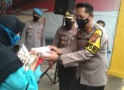Kapolres Purwakarta Berikan Sembako Gratis Kepada Peserta Vaksinasi Lansia