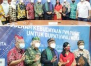 Wali Kota Mendapat Trophy dan Piagam Penghargaan Anugerah Kebudayaan