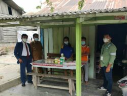 Penyerahan bantuan oleh PT.TPL pada masyarakat terpapar Covid 19 di 2 desa kecamatan Parmaksian.