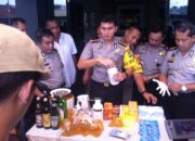 Polres Metro Bekasi Grebek Pabrik Miras Oplosan