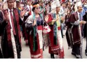 Acara KPDT, Bupati Tobasa Berjalan Beriring Ribuan Warga