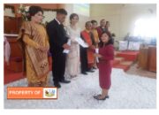 Dinas Dukcapil Humbahas Serahkan Administrasi Kependudukan Kepada Pengantin Baru