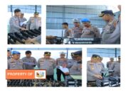 Kapolres Humbahas Cek Senjata Api Dinas dan Alkom HT (Handy Talky).