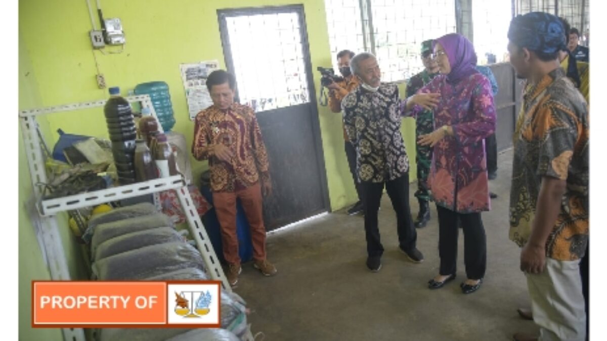 Bupati Purwakarta Himbau Masyarakat Kurangi Sampah Plastik