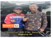 Direktur SDM PTBA Suherman kepergok Wartawan sholat di Masjid Nurrohman Lembayung