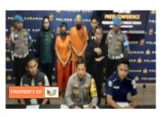 Kapolres Karawang, AKBP Wirdhanto Hadicaksono menunjukan barang bukti pembunuhan karyawan Toyota. (ist)