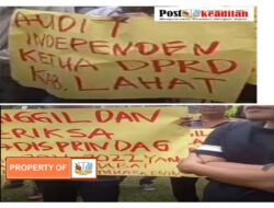 KPKN Gelar Aksi Demonstrasi di Kejati Sumsel Desak Audit Independen Ketua DPRD Lahat dan Disperindag Sumsel.