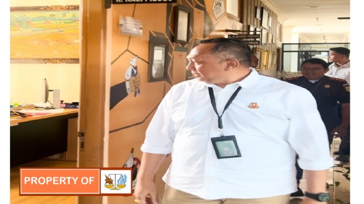 Sidak Ruang Kerja Kejari Gianyar oleh Kajati Bali