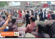 Ribuan Jurnalis Demo di Kantor Bupati Karawang : Copot ASN Penganiaya Wartawan