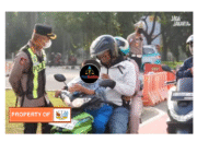 Turun Ke Lapangan. Kapolrestro Bekasi Tertibkan Lalin dan Bagikan Susu Untuk Pelajar