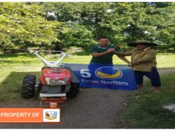DPC Nasdem Kota Lhokseumawe Beri Bantuan Hand Traktor Kepada Ketua Kelompok Tani Desa Batuphat Timur