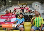 Danyon D Pelopor Satbrimob Polda Metro Jaya Pimpin Doa Bersama Supporter Untuk Korban Stadion Kanjuruhan Malang