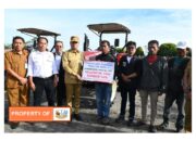 Oloan P Nababan Bersama TMI Serahkan Traktor Kepada Kelompok Tani