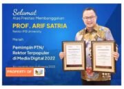 Rektor IPB University Terima Penghargaan Pemimpin Perguruan Tinggi Terpopuler di Anugerah Humas Indonesia 2022