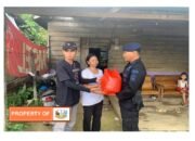 Berikan Bantuan Kepada Warga Tidak Mampu Batalyon B Pelopor Brimob Polda Kalbar