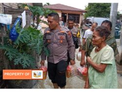 IPTU Irvan Robert Sitompul SH,MH Kapolsek Pagar Merbau Peduli Pada Warga Terkena Banjir Di Desa Bandar Dolok Deli Serdang