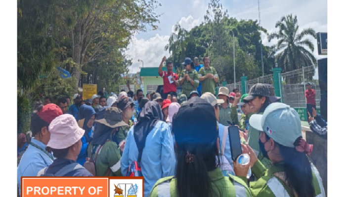Karyawan PT.Toba Pulp Lestari  dan serikat pekerja melakukan Orasi Penuntutan Hak pesangon  sesuai undang undang