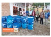 PT. TPL ajak masyarakat menjaga kebersihan melalui pemberian puluhan tong sampah.