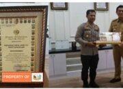 Bupati Batanghari Menerima Piagam Penghargaan dari Kapolda Jambi Melalui Kapolres Batanghari