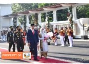 Presiden dan Ibu Iriana Disambut Tradisi Penyambutan Oleh Taruna Akpol