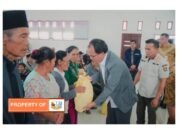 Bupati Humbahas Kembali Berikan Bingkisan Natal Kepada Masyarakat